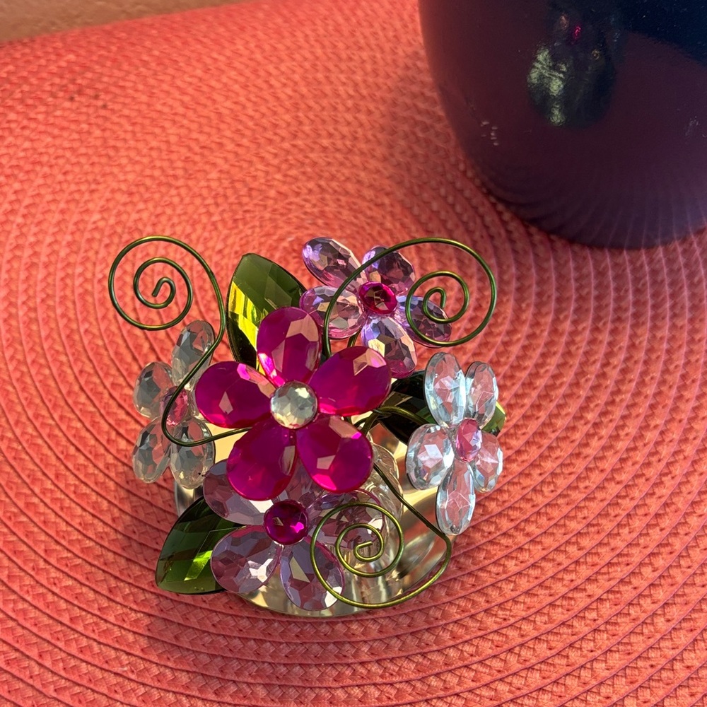 🌸Floral🌸Crystal with Pink and Green Accents Includes Mirror Plate